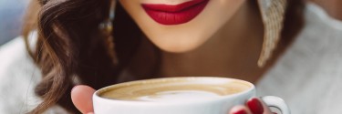 Jak kofeina wpływa na skórę i włosy
